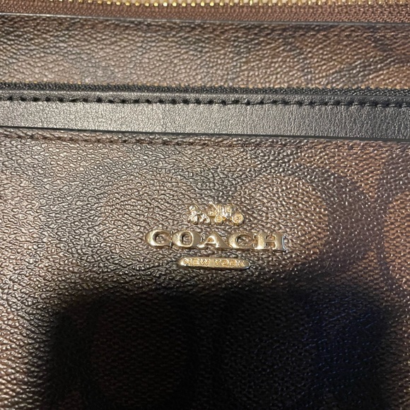 Coach crossbody with separate pouch - Picture 2 of 5